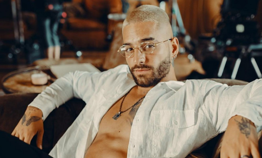 Maluma enciende polémica en redes sociales al pasarla mal en una discoteca